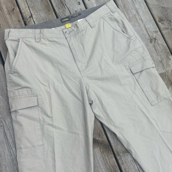 Cabela's Beige Classic Fit Cargo Pants with Durable Design 40x30 - Picture 2 of 7